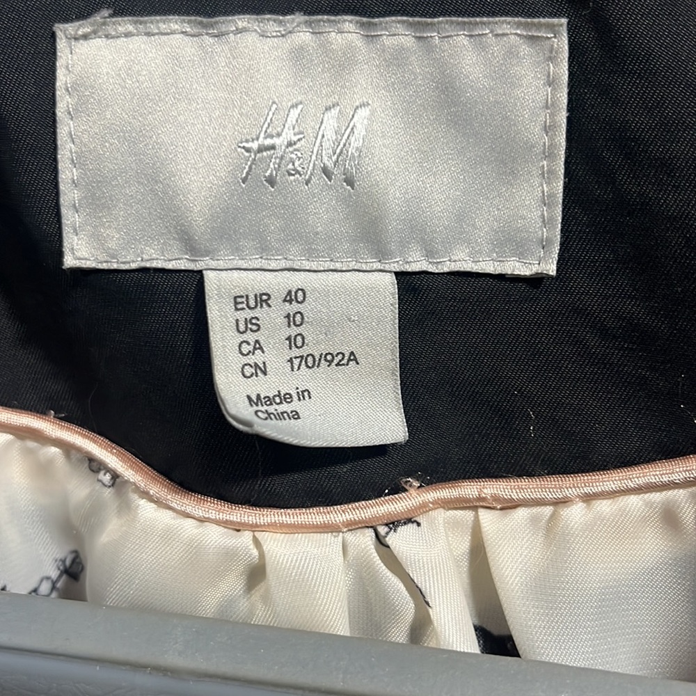 H&M fully lined coat. Practically new - Picture 4 of 5